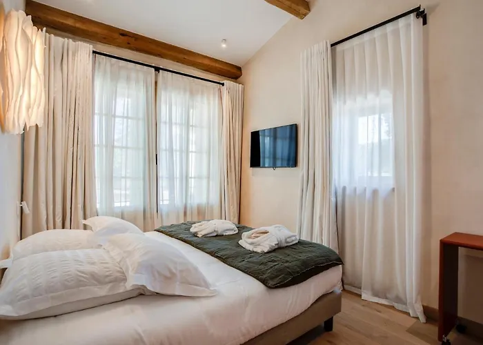 Domaine De Panery Hotel *